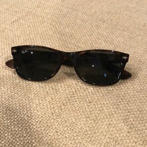 Ray Ban wayfarer tortoise sunglasses